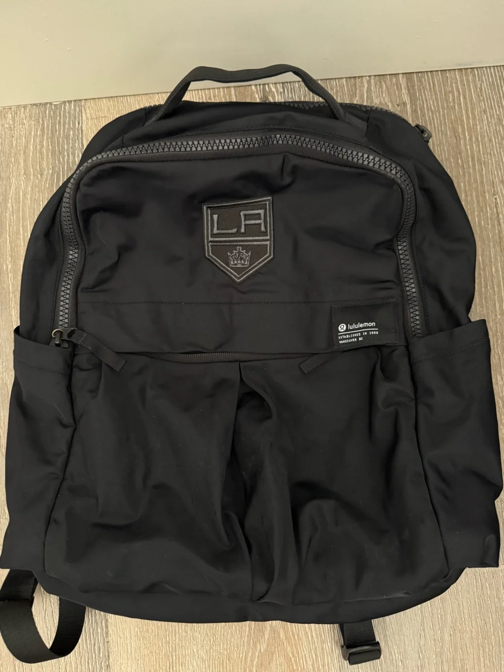 lululemon athletica Men's Black backpack with LA KINGS logo